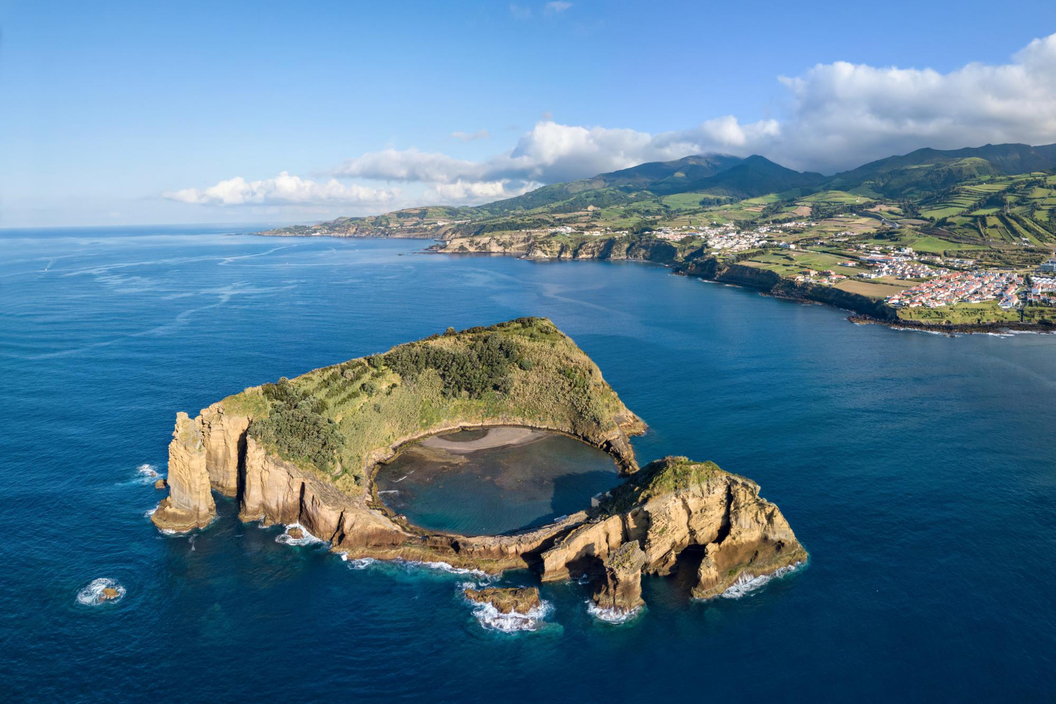 ilheu-de-vila-franca-do-campo-acores-portugal.jpg