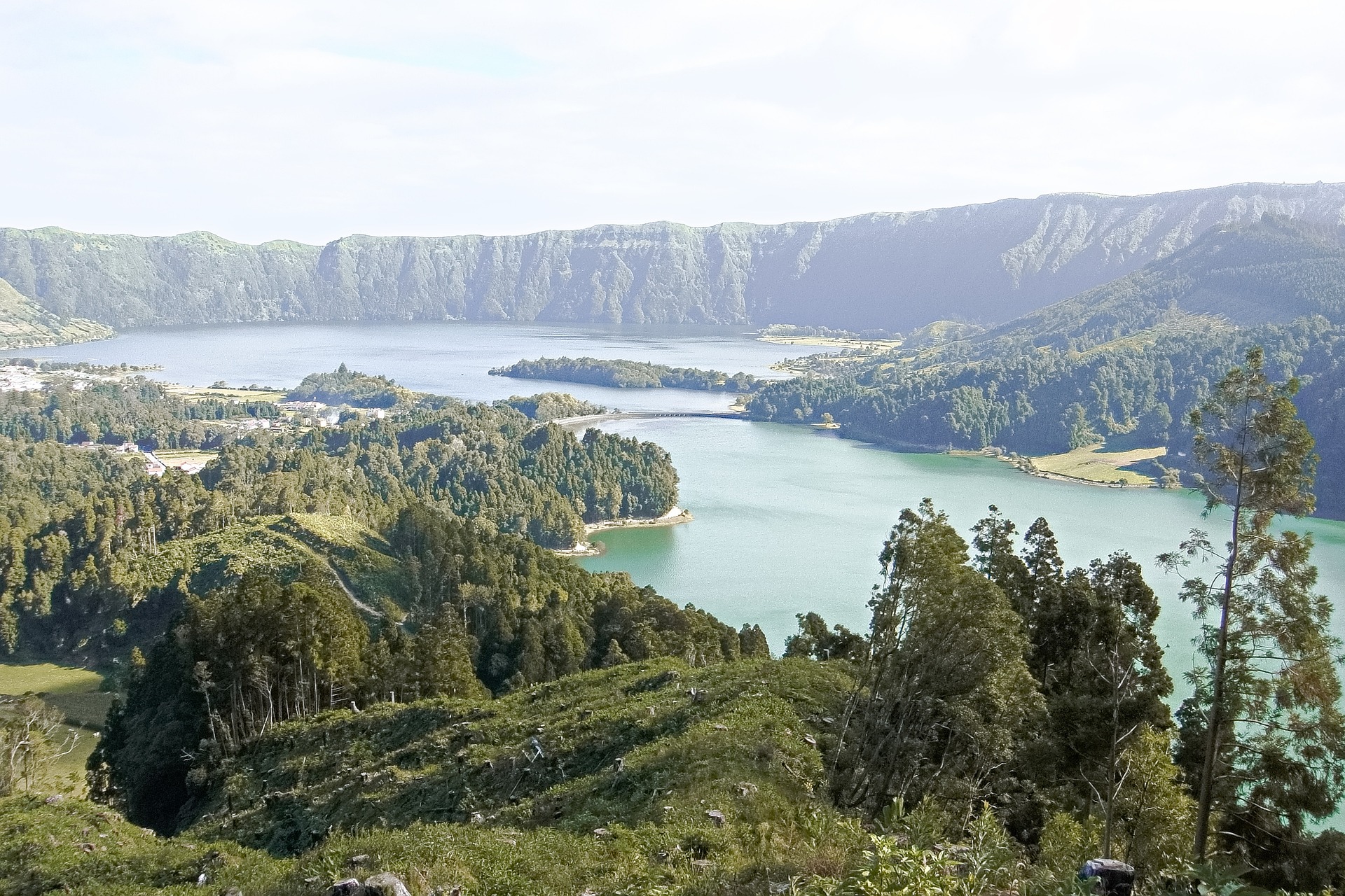 lake-g9cee89183-1920.jpg